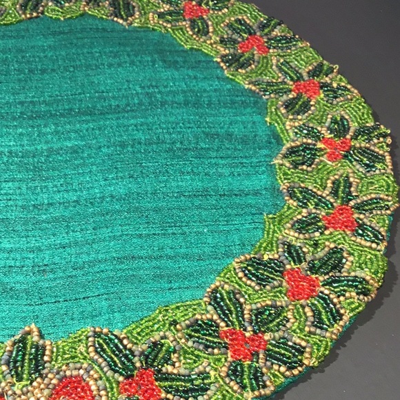 Vtg. 2 Christmas Green Satin & Glass Beads Linen Table Toppers - Picture 4 of 16